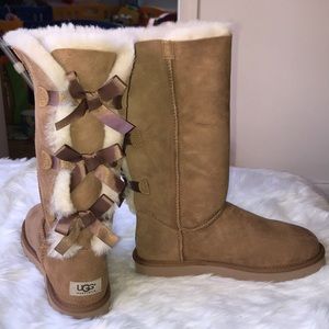 UGG Bailey Bow Tall. Size 8. Color Chestnut